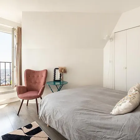 Apartment In Front Of The Sacre Coeur - 2 Bedrooms With Elevator Paris