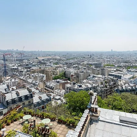 Apartment In Front Of The Sacre Coeur - 2 Bedrooms With Elevator Paris