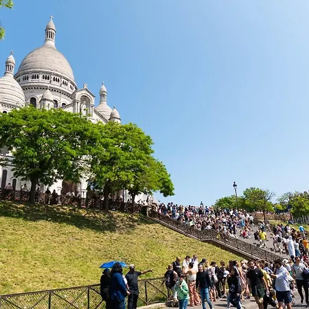 In Front Of The Sacre Coeur - 2 Bedrooms With Elevator Apartment
