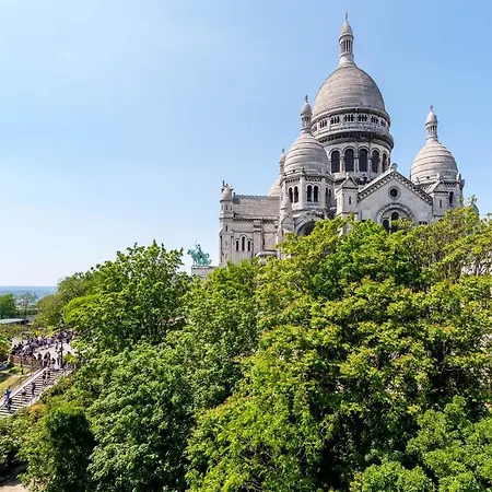 In Front Of The Sacre Coeur - 2 Bedrooms With Elevator Apartment