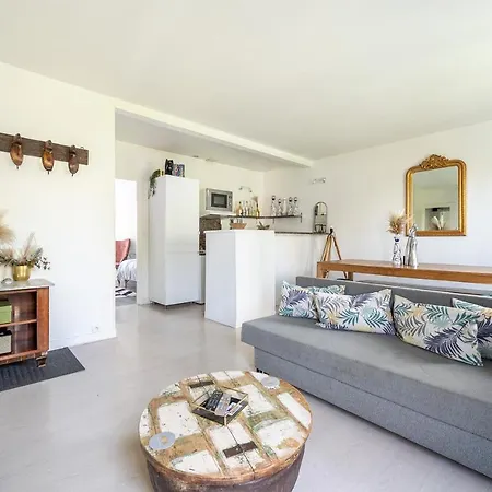 In Front Of The Sacre Coeur - 2 Bedrooms With Elevator Apartment *